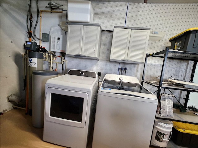 laundry room with washing machine and clothes dryer