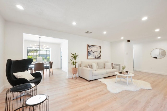 living room featuring a chandelier, recessed lighting, visible vents, baseboards, and light wood finished floors