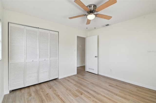 unfurnished bedroom featuring visible vents, baseboards, light wood-style floors, a closet, and a ceiling fan