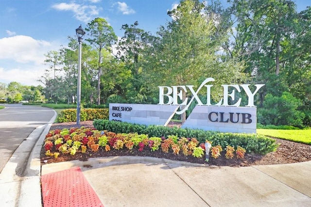 view of community / neighborhood sign