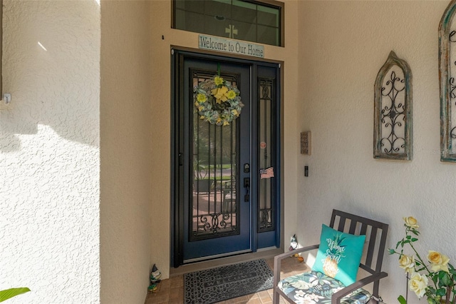 entrance to property with stucco siding