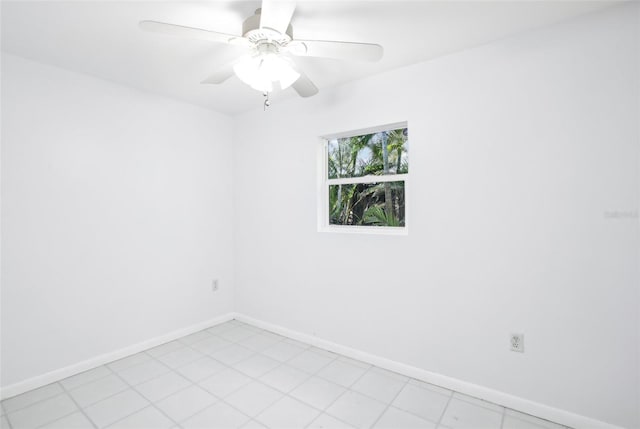 empty room featuring a ceiling fan and baseboards