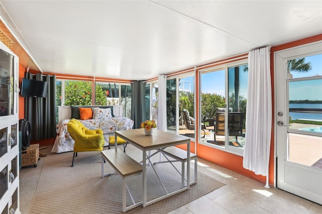 sunroom / solarium with a healthy amount of sunlight