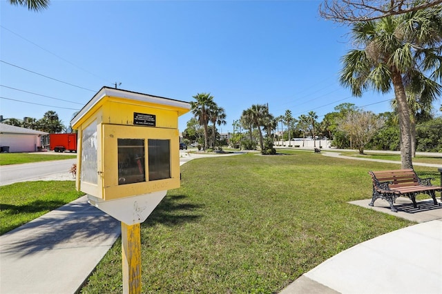 view of property's community featuring a yard