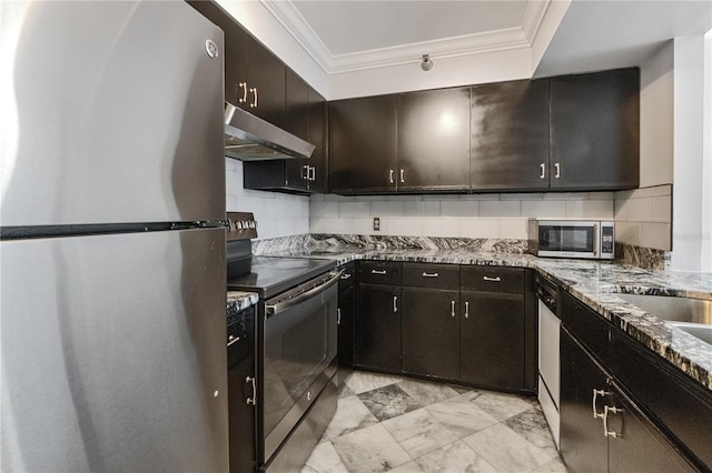 kitchen with under cabinet range hood, decorative backsplash, stainless steel appliances, and crown molding