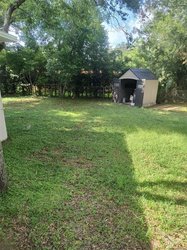 view of yard with a shed and an outdoor structure