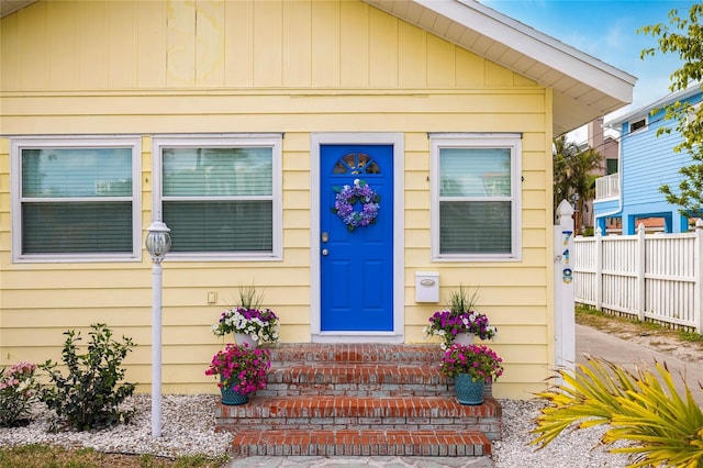 entrance to property with fence