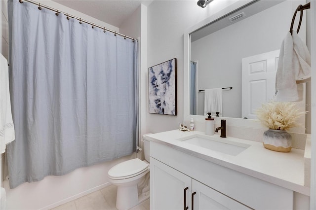 full bathroom with visible vents, toilet, shower / bath combo with shower curtain, vanity, and tile patterned floors