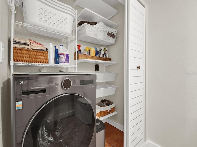 washroom with washer / clothes dryer, baseboards, and tile patterned floors