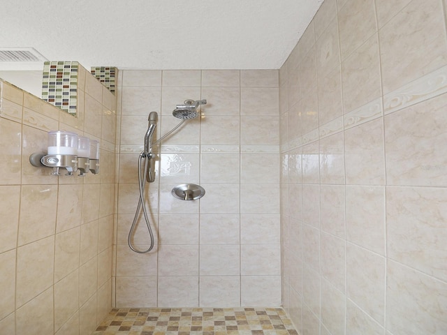 bathroom featuring tiled shower