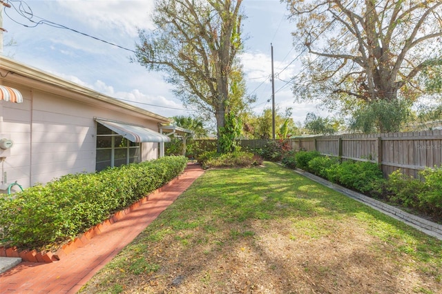 view of yard featuring a fenced backyard