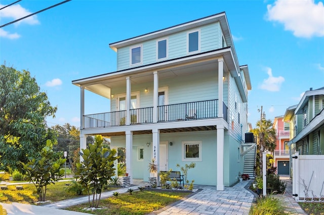 view of front of home with covered porch and fence