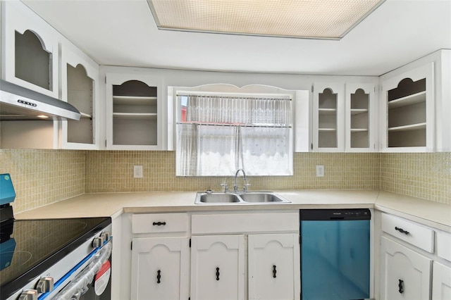 kitchen featuring dishwashing machine, tasteful backsplash, a sink, and stainless steel range with electric cooktop