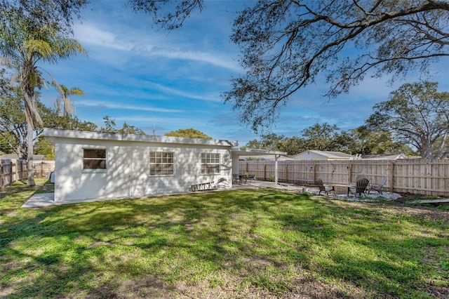 view of yard featuring a fenced backyard