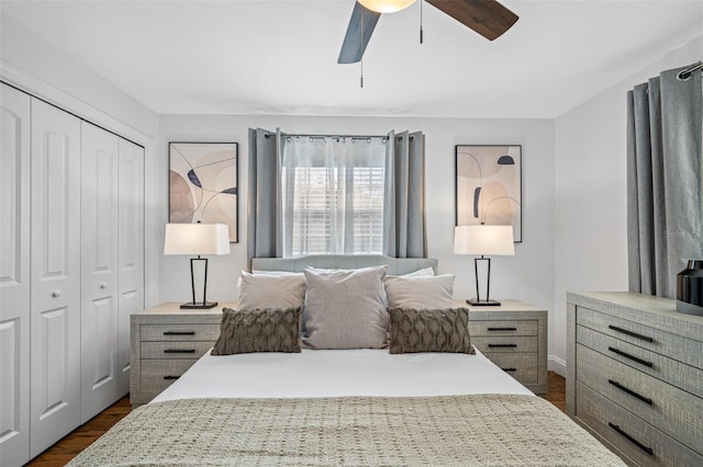 bedroom featuring ceiling fan, dark wood-style flooring, and a closet