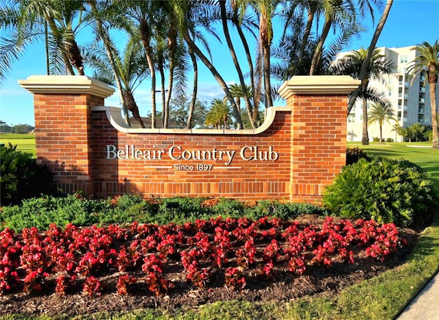 view of community / neighborhood sign