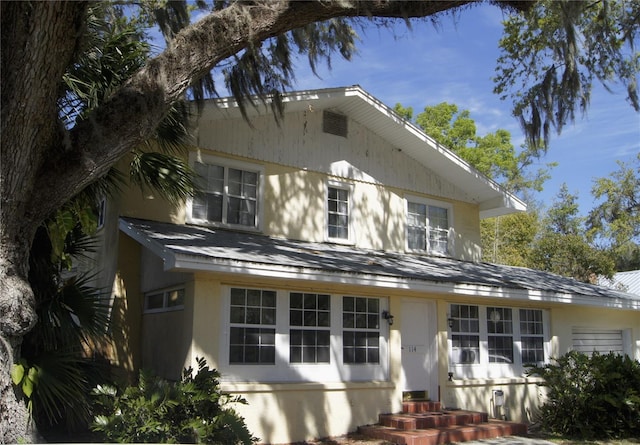 view of front facade with entry steps