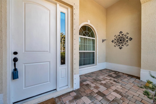 view of exterior entry featuring stucco siding