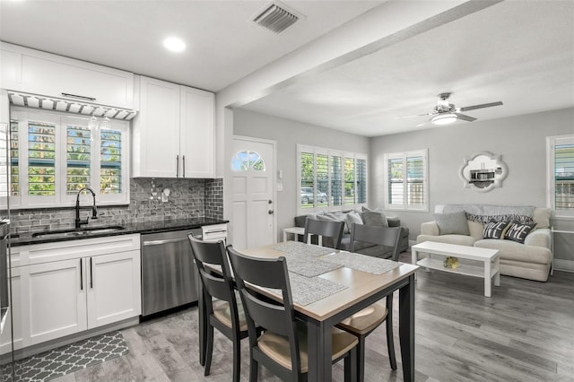 dining area featuring recessed lighting, visible vents, light wood finished floors, and ceiling fan