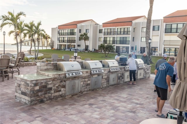 view of patio with an outdoor kitchen and grilling area