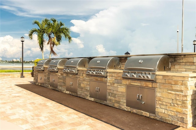 view of patio / terrace featuring an outdoor kitchen and area for grilling