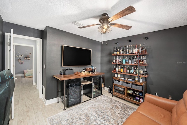 2519 Southern Oak Cir, Clearwater, FL 33764 - living area featuring a ceiling fan, visible vents, a textured ceiling, and wood finished floors