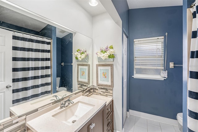 2519 Southern Oak Cir, Clearwater, FL 33764 - bathroom featuring baseboards, toilet, a shower with curtain, tile patterned flooring, and vanity