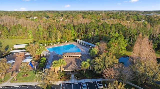 birds eye view of property featuring a wooded view