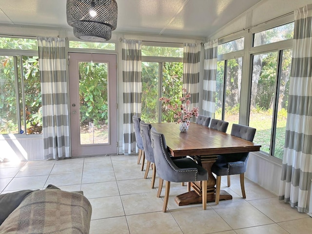 sunroom / solarium with vaulted ceiling