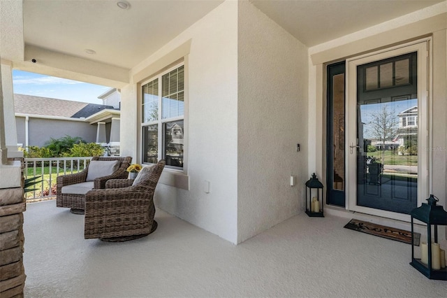 property entrance featuring a porch and stucco siding