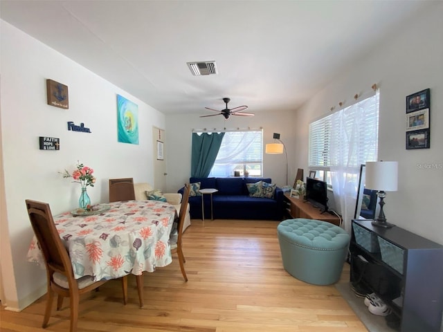 dining area featuring visible vents, light wood-style flooring, and a ceiling fan