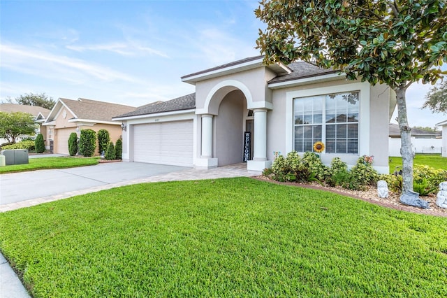 view of front of home featuring a garage, driveway, roof with shingles, stucco siding, and a front lawn