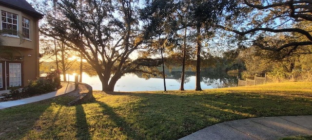 view of yard featuring a water view