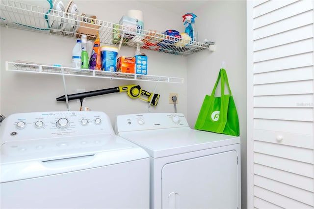 washroom with laundry area and washing machine and clothes dryer