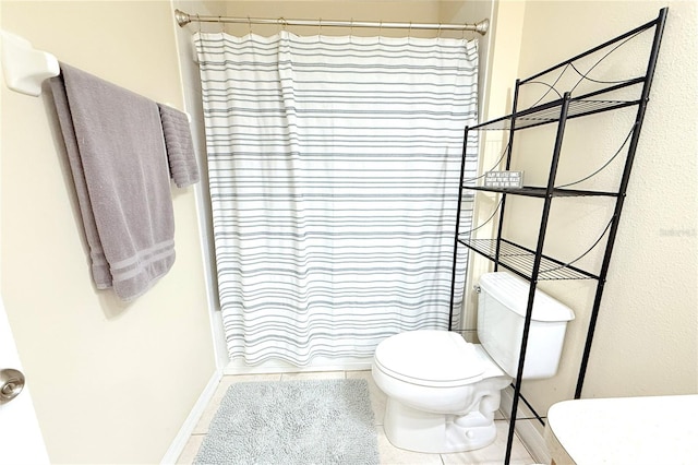 full bathroom with a shower with shower curtain, toilet, baseboards, and tile patterned floors