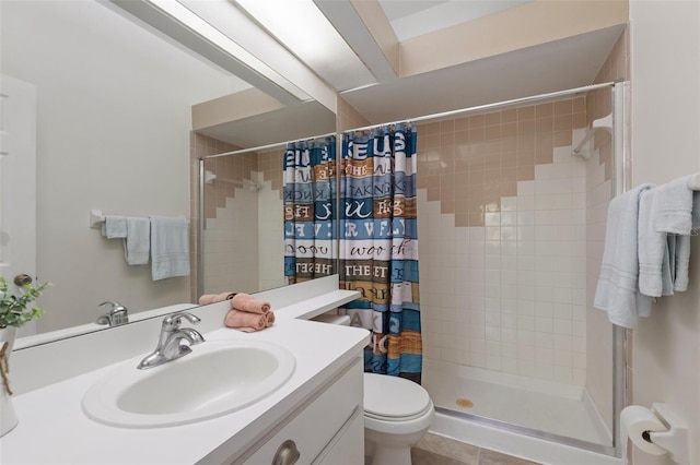 full bathroom featuring toilet, vanity, and a tile shower