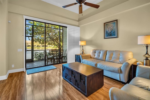 living area featuring ceiling fan, wood finished floors, and baseboards