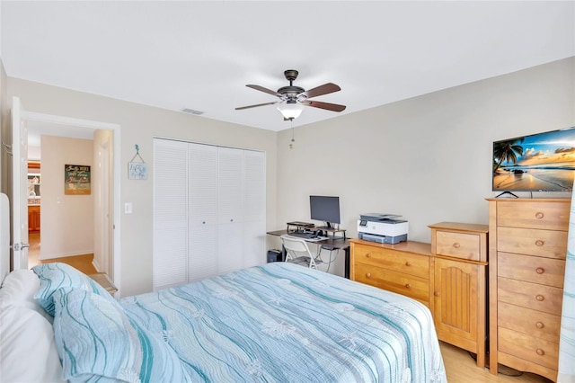 11430 94th St, Largo, FL 33773 - bedroom featuring a closet, visible vents, light wood-style floors, and a ceiling fan
