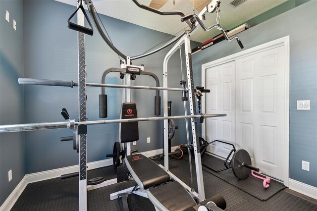 workout area with baseboards