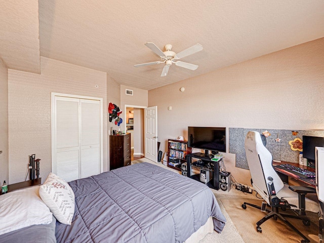 bedroom with carpet flooring, a textured ceiling, ceiling fan, visible vents, and a closet