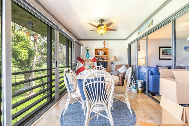 sunroom / solarium featuring a ceiling fan