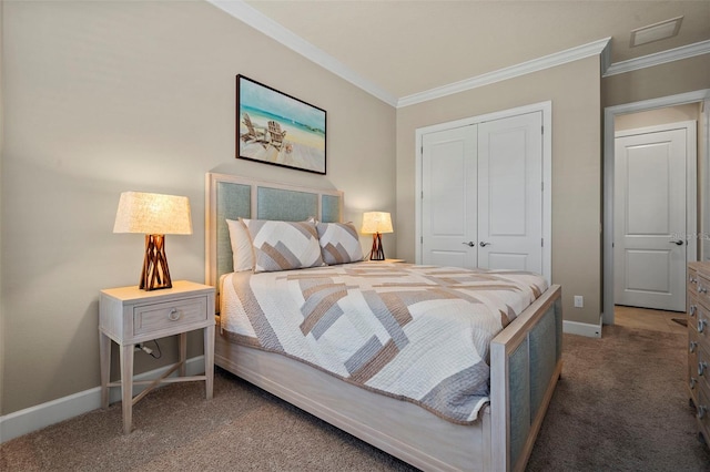 carpeted bedroom featuring crown molding, baseboards, and a closet