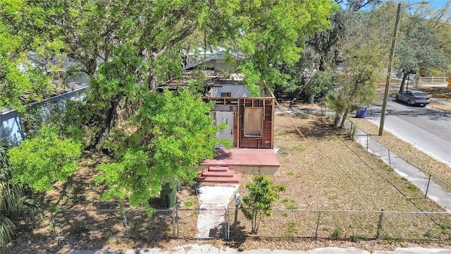 view of yard featuring a fenced front yard