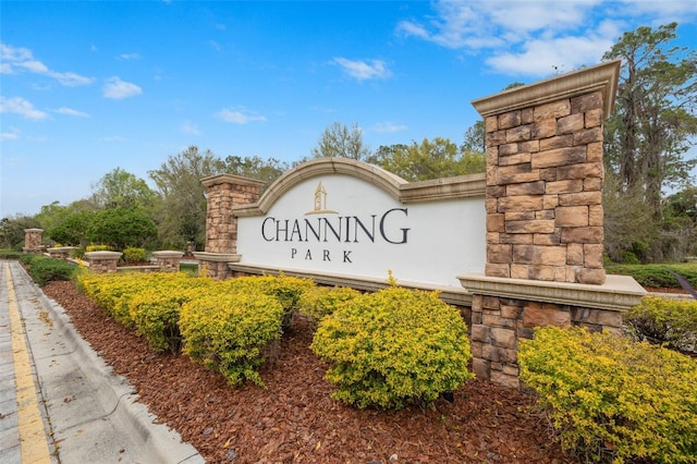 view of community / neighborhood sign