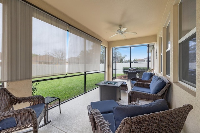 sunroom with ceiling fan