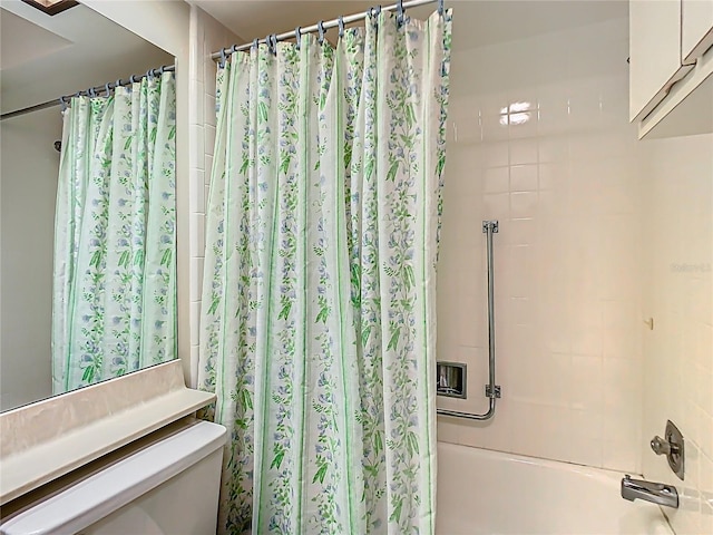 full bathroom featuring shower / bathtub combination with curtain and toilet