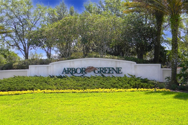 community sign with a yard