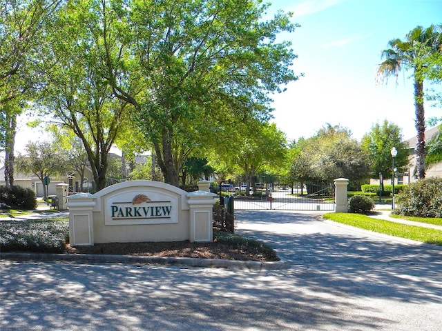 community / neighborhood sign featuring a gate