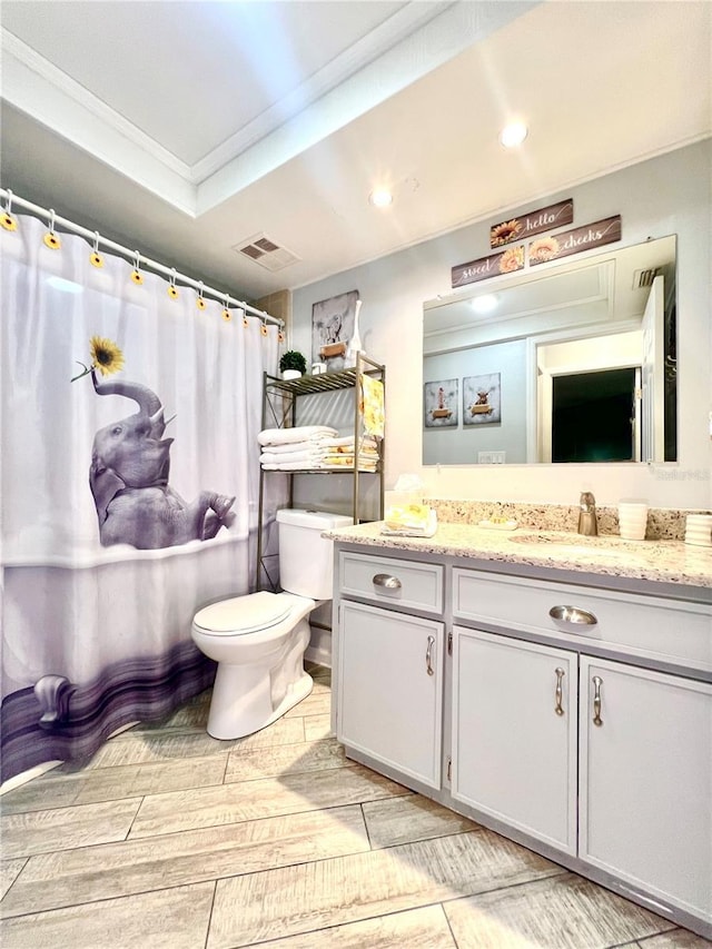 bathroom with vanity, a shower with curtain, visible vents, recessed lighting, and toilet