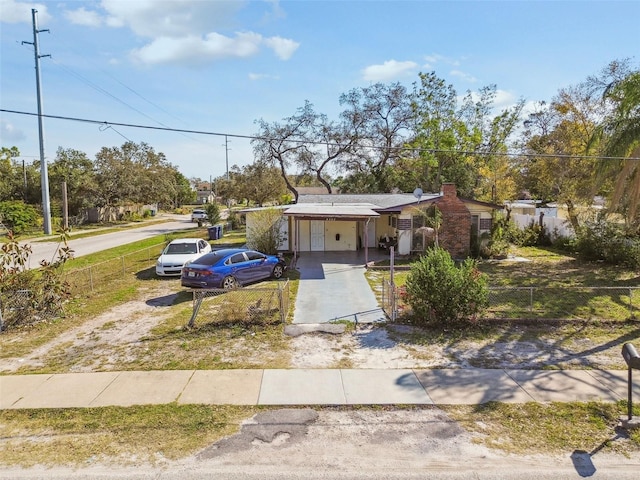 view of front facade with a fenced front yard